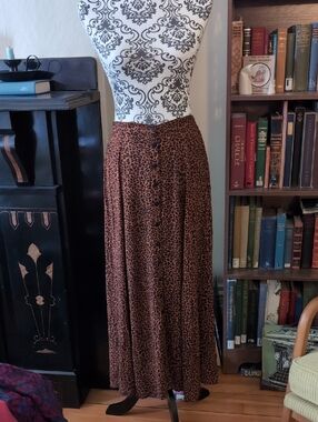 Breezy Buttoned Leopard Print Maxi Skirt M